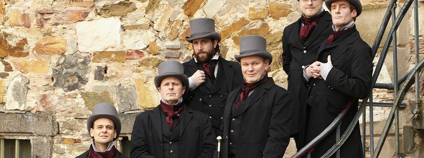 Verkleidete Männer stehen auf Treppen in der Festung Ehrenbreitstein © Koblenz-Touristik GmbH Verkleidete Männer stehen auf Treppen in der Festung Ehrenbreitstein © Koblenz-Touristik GmbH