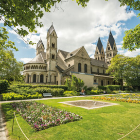 Basilika St. Kastor Blumenhof Koblenz © Koblenz-Touristik GmbH, Dominik Ketz Ansicht der Basilika St. Kastor aus Richtung Blumenhof © Koblenz-Touristik GmbH, Dominik Ketz