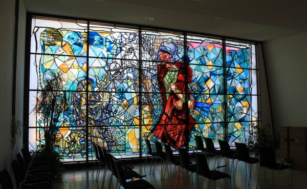 Glasmalerei in der Kapelle St. Martin mit Reihenbestühlung © Koblenz-Touristik GmbH Glasmalerei in der Kapelle St. Martin mit Reihenbestühlung © Koblenz-Touristik GmbH