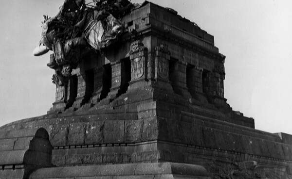Zerstörtes KaiserWilhelmDenkmal.jpg © Koblenz-Touristik GmbH Zerstörtes Kaiser-Wilhelm-Denkmal © Koblenz-Touristik GmbH