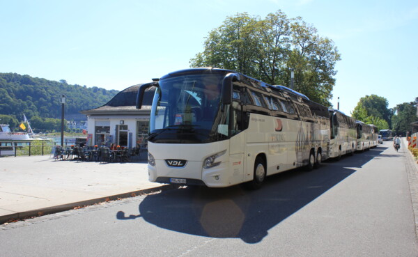 Reisebus am Rheinufer © Koblenz-Touristik Reisebus am Rheinufer © Koblenz-Touristik