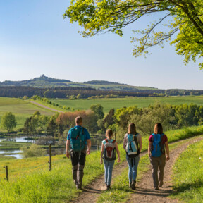 ©  Familie wandert in der Eifel ©