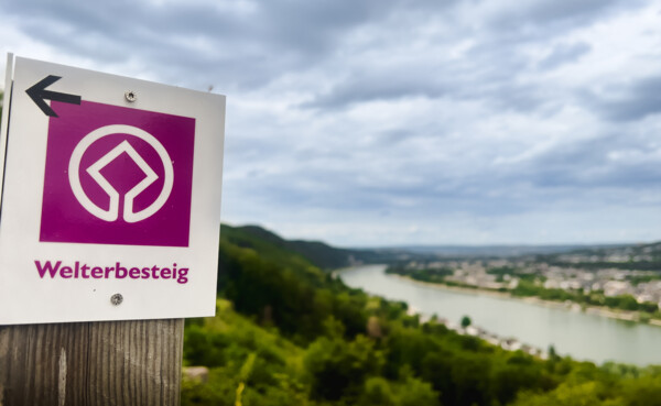 Ausblick Welterbesteig © Ryne und Denise Cook Welterbesteig mit Ausblick auf das Obere Mittelrheintal © Ryne und Denise Cook