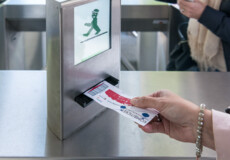 Kombiticket Seilbahn-Festung wird im Seilbahnautomat eingelöst © Koblenz-Touristik GmbH, Dominik Ketz Kombiticket Seilbahn-Festung wird im Seilbahnautomat eingelöst © Koblenz-Touristik GmbH, Dominik Ketz