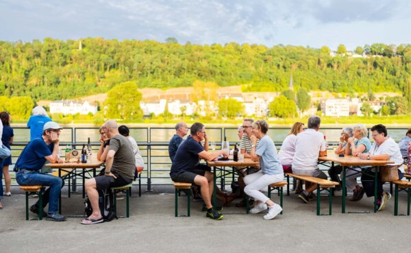 Ausflugsziel: An der Ufer-Bar in Koblenz den Sommer genießen © Koblenz-Touristik GmbH, Kai Myller Ausflugsziel: An der Ufer-Bar in Koblenz den Sommer genießen © Koblenz-Touristik GmbH, Kai Myller