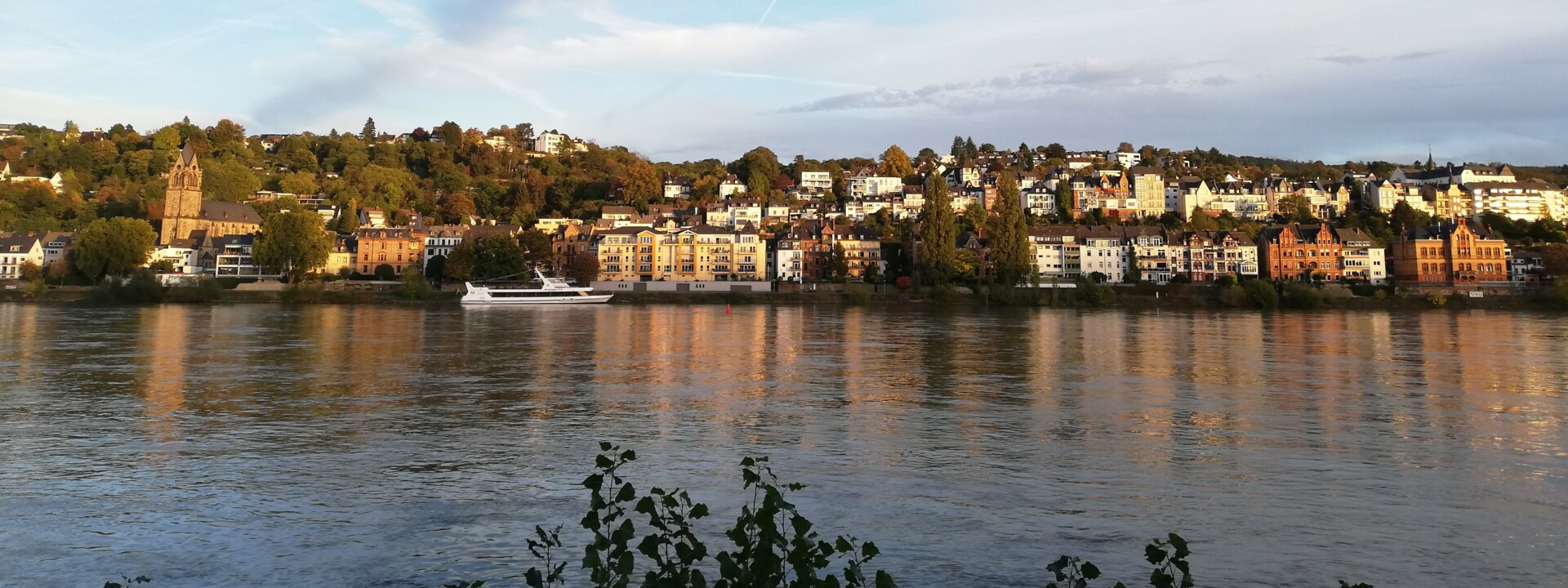 Pfaffendorf vom Rheinufer aus © Koblenz-Touristik Pfaffendorf vom Rheinufer aus © Koblenz-Touristik