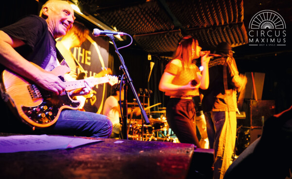 Band "The Wright Thing" spielt auf der Bühne in Circus Maximus © Circus Maximus Band "The Wright Thing" spielt auf der Bühne in Circus Maximus © Circus Maximus