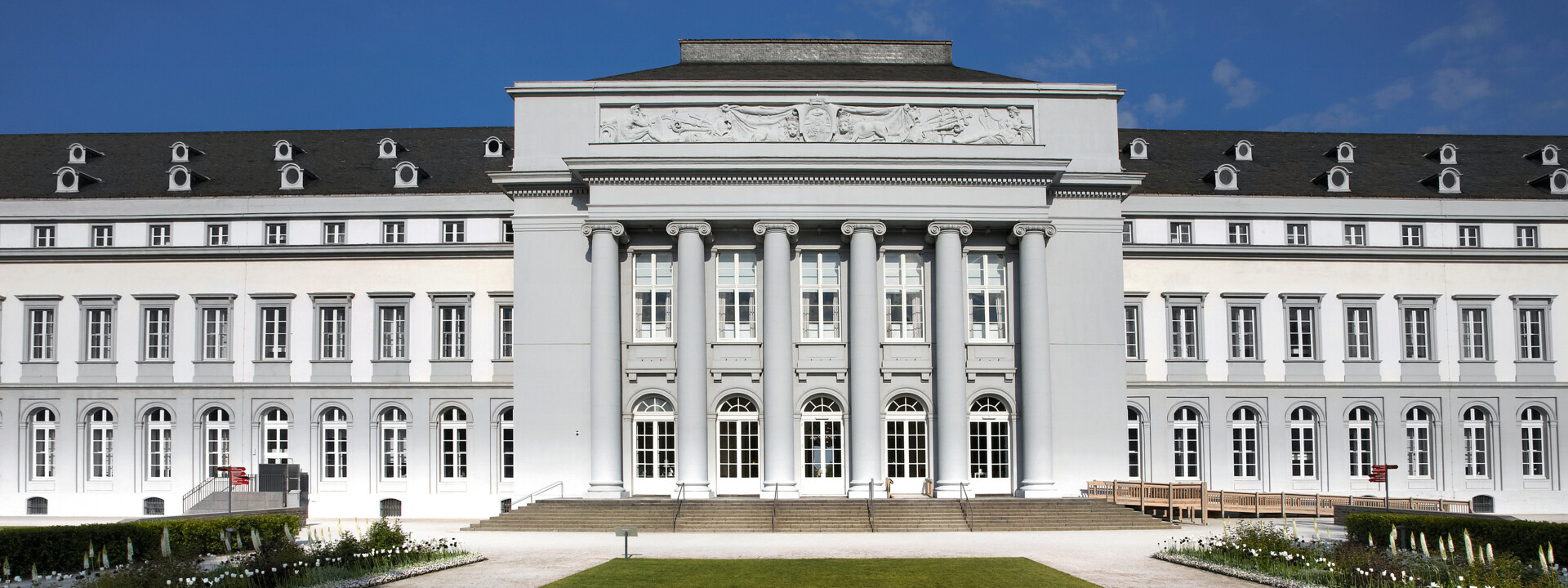 © Koblenz-Touristik GmbH, Gauls Rückseite des Kurfürstlichen Schlosses in Koblenz mit Brunnen im Vordergrund © Koblenz-Touristik GmbH, Gauls