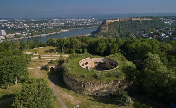 Luftaufnahme Fort Asterstein © Olaf Schepers Blick über das Reduit des Forts Asterstein zur Feste Ehrenbreitstein © Olaf Schepers