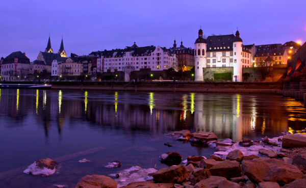 © Koblenz-Touristik GmbH, Christian Nentwig Abendfoto von der Alten Burg in Koblenz mit der Balduinbrücke und mit der Mosel im Vordergrund © Koblenz-Touristik GmbH, Christian Nentwig