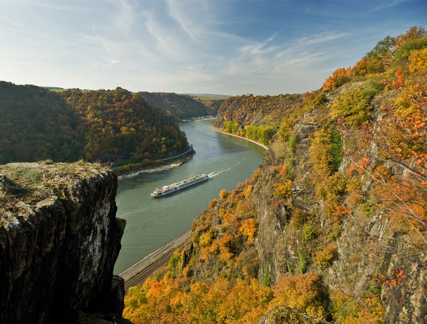 rhein-unesco-loreley-ketz.jpg © Koblenz-Touristik GmbH, Dominik Ketz Zu sehen ist der Rhein, auf dem ein Boot fährt © Koblenz-Touristik GmbH, Dominik Ketz