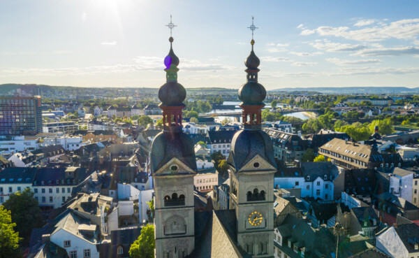 Zwiebeltürme Liebfrauenkirche Koblenz Altstadt © Koblenz-Touristik GmbH, Dominik Ketz Zwei Türme der Liebfrauenkirche in Koblenz mit Altstadt im Hintergrund © Koblenz-Touristik GmbH, Dominik Ketz