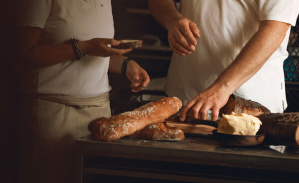 Backwaren der Bäckerei Gassen © Philip Bruederle  Yvonne und Jens Gassen lachen sich an  © Philip Bruederle