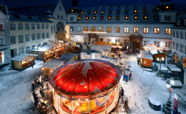 Koblenz Christmas Market on the snow-covered square "Jesuitenplatz" in Koblenz © Koblenz-Touristik GmbH, Gauls Koblenz Christmas Market on the snow-covered square "Jesuitenplatz" in Koblenz © Koblenz-Touristik GmbH, Gauls