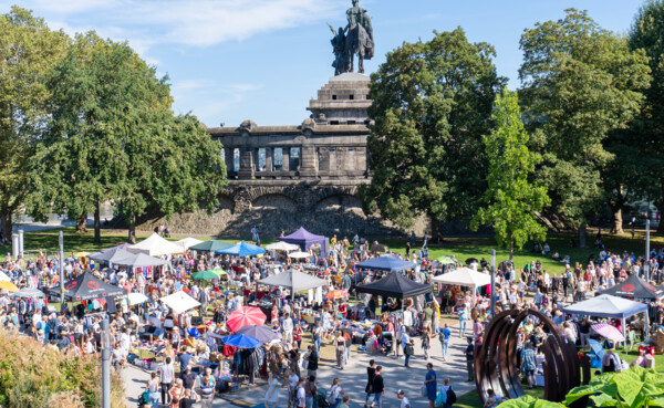Städtischer Flohmarkt Koblenz © Koblenz-Touristik, Jannis Knaden Städtischer Flohmarkt Koblenz hinter dem Deutschen Eck © Koblenz-Touristik, Jannis Knaden