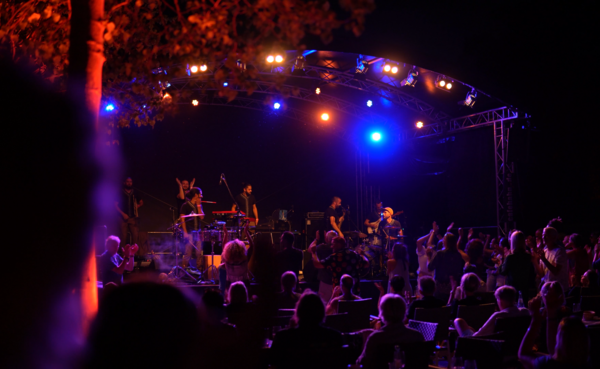 Horizonte Weltmusikfestival 2022 © PlusPunktFilm Konzert bei Nacht  © PlusPunktFilm