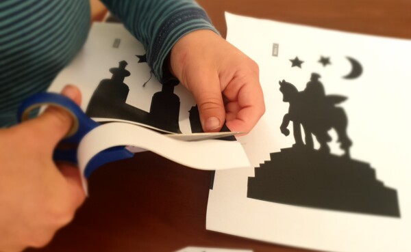 Kind bastelt die Koblenzer St. Martinslaterne © Koblenz-Touristik GmbH Kind bastelt die Koblenzer St. Martinslaterne © Koblenz-Touristik GmbH