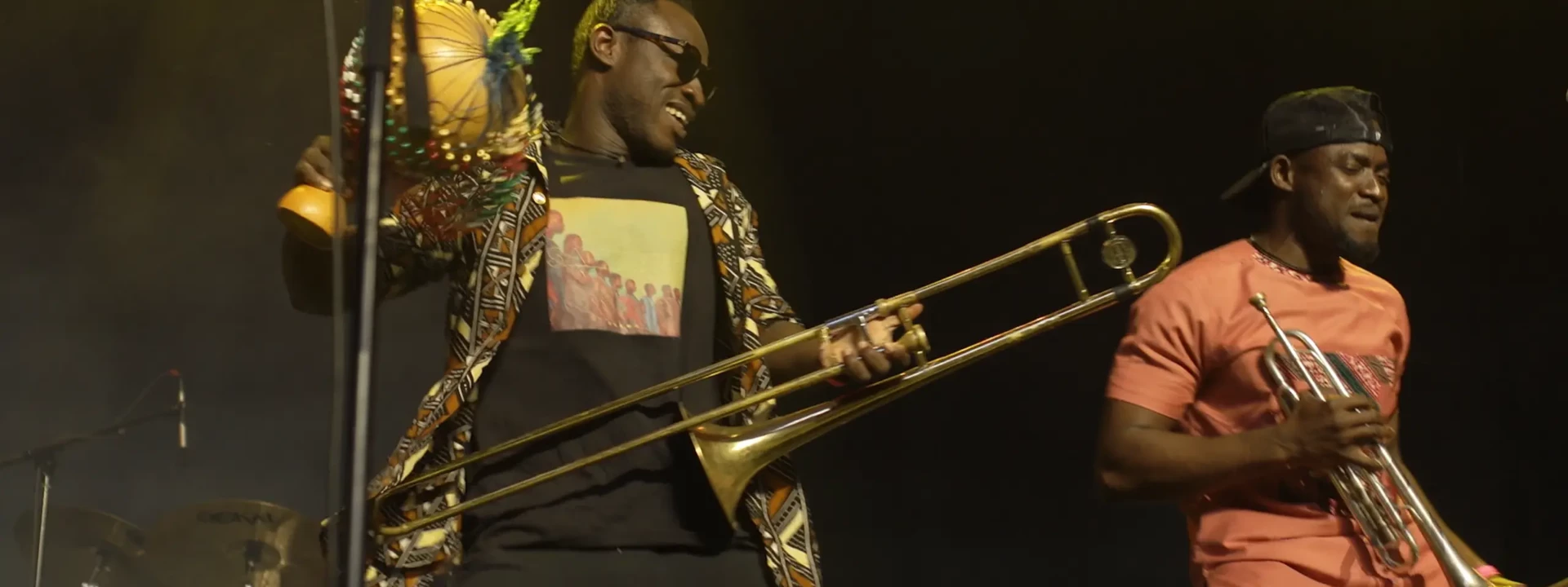 Musikerinnen und Musiker bei einem Konzert auf dem Weltmusikfestival Horizonte  © PlusPunktFilm Musikerinnen und Musiker bei einem Konzert auf dem Weltmusikfestival Horizonte  © PlusPunktFilm