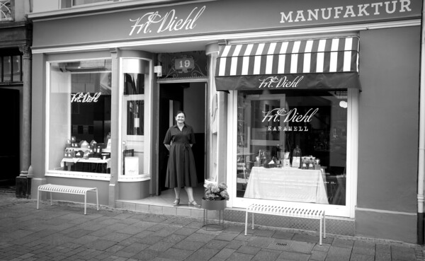 Fräulein Diehl © Philip Bruederle  Jenny Krause steht vor ihrem Geschäft "Fräulein Diehl" © Philip Bruederle