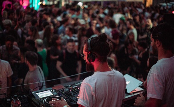 DJ-Set Halb so wild © Halb so wild DJs spielen auf dem Koblenzer Altstadtfest © Halb so wild