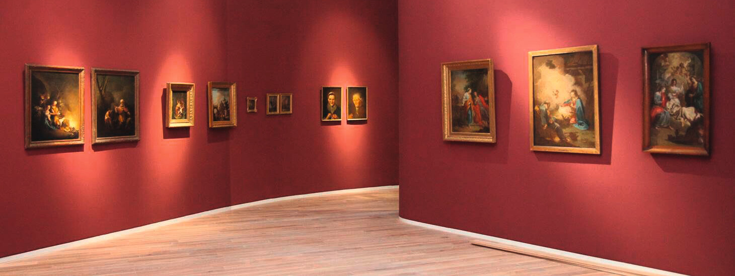 © Koblenz-Touristik GmbH, Juraschek Gemälden an roten Wänden des Mittelrhein Museums © Koblenz-Touristik GmbH, Juraschek