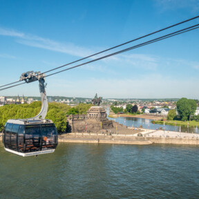 Panoramakabine der Seilbahn Koblenz mit dem Rhein, der Mosel und dem Deutschen Eck im Hintergrund © Koblenz-Touristik GmbH, Dominik Ketz