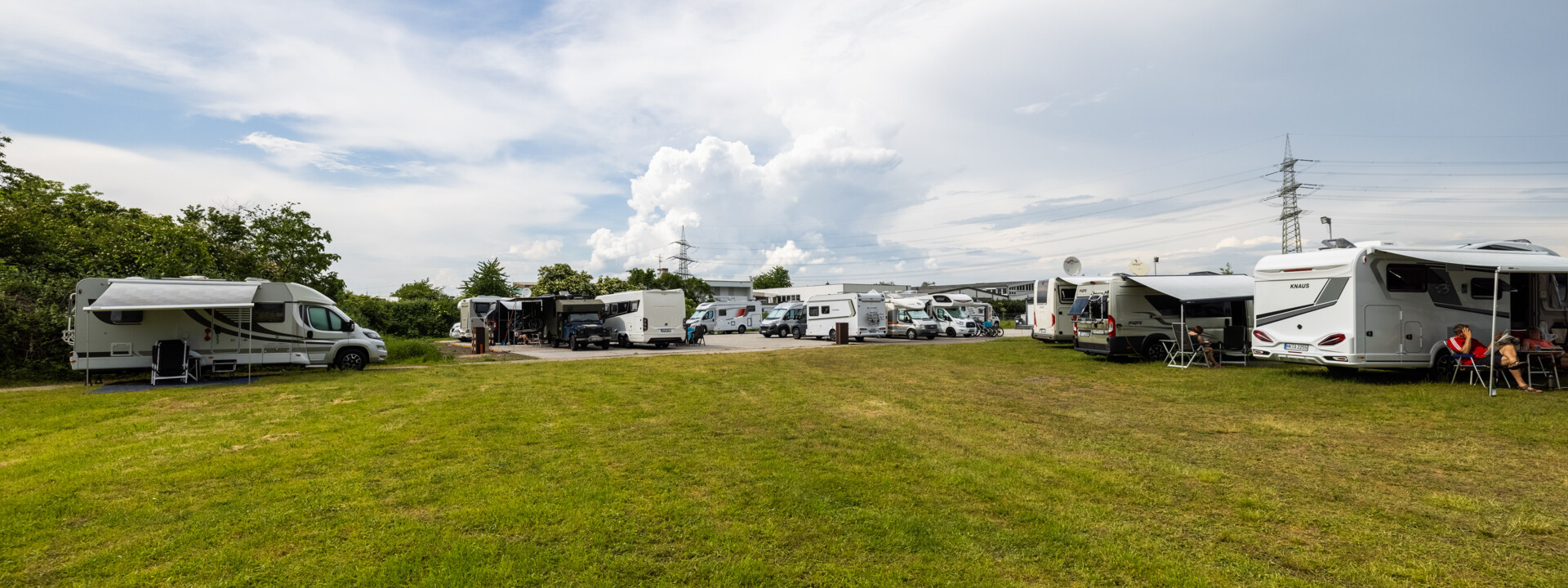 © Koblenz-Touristik GmbH, Kai Müller Wohnmobile stehen auf einer grünen Wiese © Koblenz-Touristik GmbH, Kai Müller