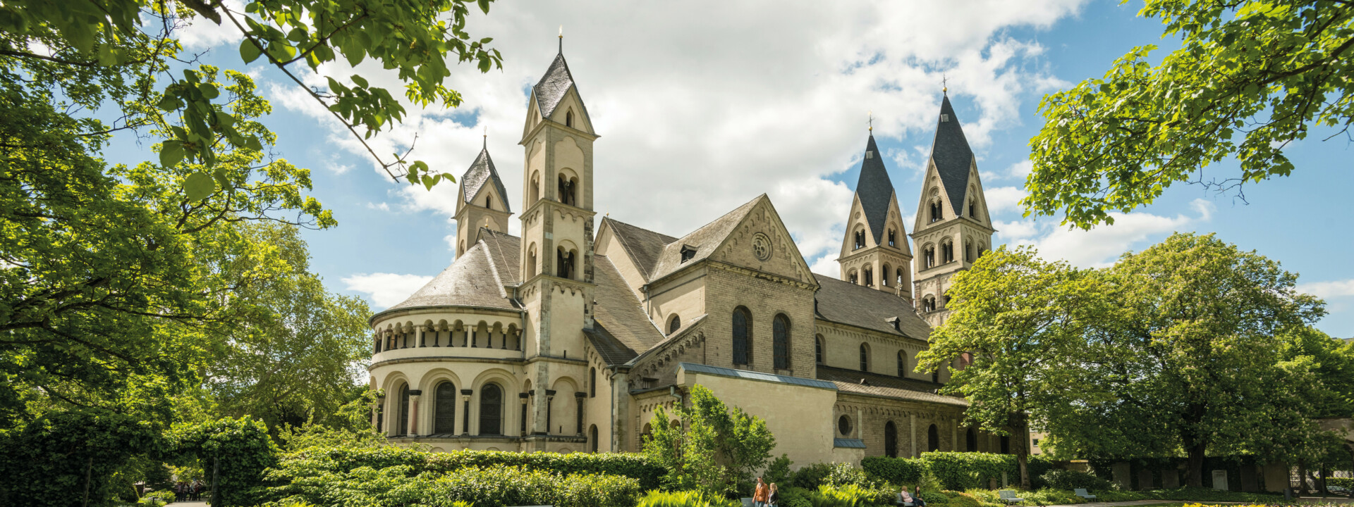 View from Basilika St. Kastor from flower yard © Koblenz-Touristik GmbH, Dominik Ketz