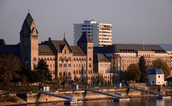Preußisches Regierungsgebäude Sonnenaufgang © Koblenz-Touristik GmbH / Johannes Bruchhof  Preußisches Regierungsgebäude Sonnenaufgang © Koblenz-Touristik GmbH / Johannes Bruchhof