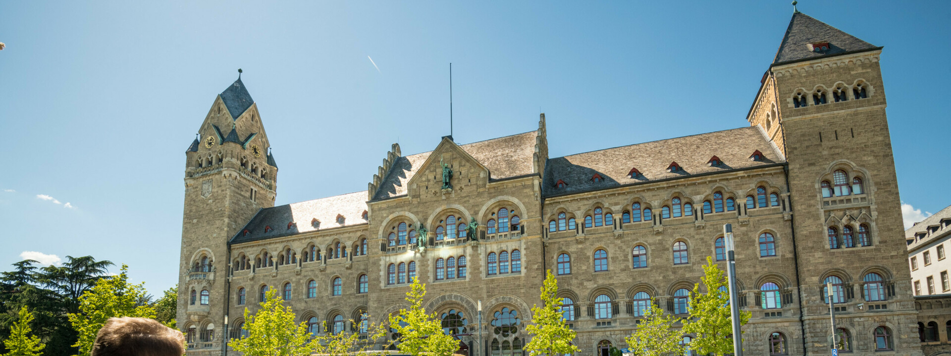 Führungsgruppe Preußisches Regierungsgebäude Koblenz © Koblenz-Touristik GmbH, Dominik Ketz Führungsgruppe vor dem Preußischen Regierungsgebäude in Koblenz © Koblenz-Touristik GmbH, Dominik Ketz