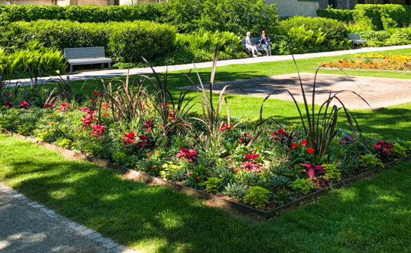 Flower yard and Basilika St. Kastor © Koblenz-Touristik GmbH, Ryne Cook