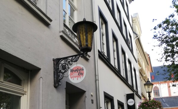 Hirnfrost Eisdiele in der Koblenzer Altstadt © Koblenz-Touristik GmbH, Kaya Reichert Hirnfrost Eisdiele in der Koblenzer Altstadt © Koblenz-Touristik GmbH, Kaya Reichert
