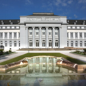 © Koblenz-Touristik GmbH, Gauls Rückseite des Kurfürstlichen Schlosses in Koblenz mit Brunnen im Vordergrund © Koblenz-Touristik GmbH, Gauls
