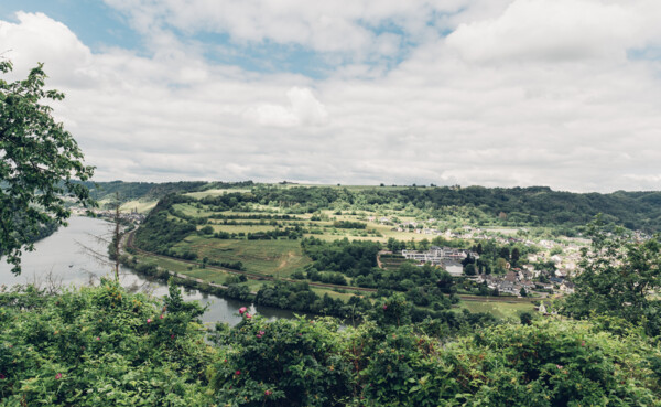 Die Mosel fließt durch Löf und Hatzenport © Gerold Hinzen Die Mosel fließt durch Löf und Hatzenport © Gerold Hinzen