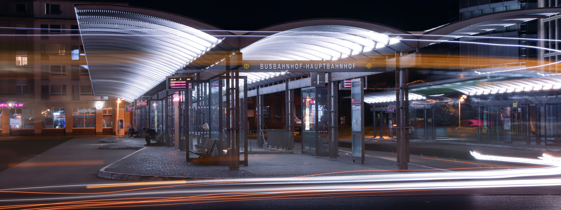 Busbahnhof Hauptbahnhof Koblenz Nacht © Koblenz-Touristik GmbH, Johannes Bruchhof  Busbahnhof am Hauptbahnhof Koblenz © Koblenz-Touristik GmbH, Johannes Bruchhof