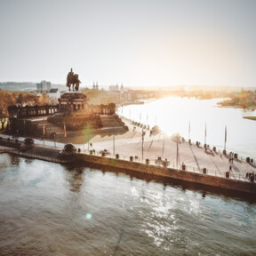 © Koblenz-Touristik GmbH, Christian Görtz Das Deutsche Eck beim Sonnenuntergang im Herbst © Koblenz-Touristik GmbH, Christian Görtz