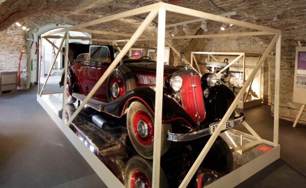Altes Auto im Landesmuseum Koblenz © GDKE Rheinland-Pfalz / Pfeuffer Altes Auto im Landesmuseum Koblenz © GDKE Rheinland-Pfalz / Pfeuffer