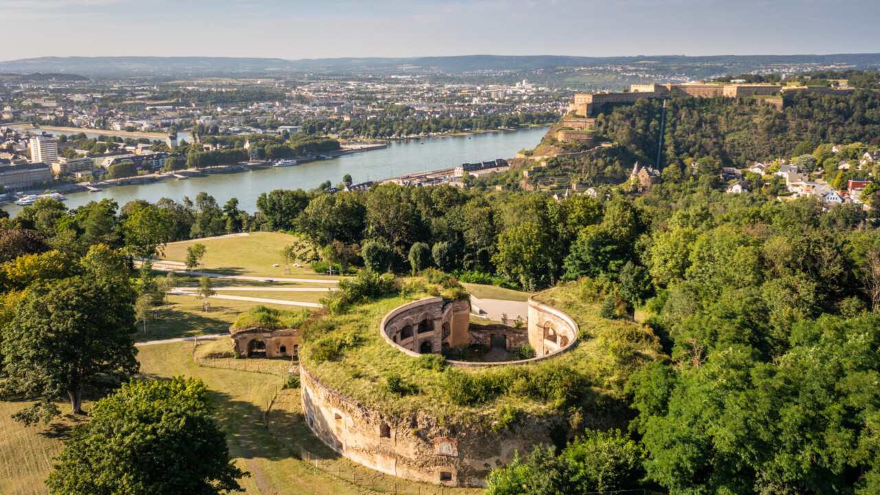 Luftaufnahme Fort Asterstein und Festung Ehrenbreitstein © Dominik Ketz | Rheinland-Pfalz Tourismus GmbH Luftaufnahme Fort Asterstein und Festung Ehrenbreitstein © Dominik Ketz | Rheinland-Pfalz Tourismus GmbH